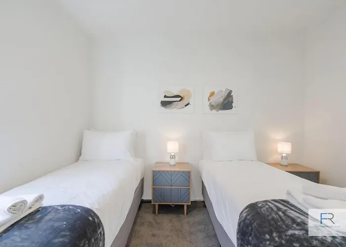 Executive City-Fringe Townhouse