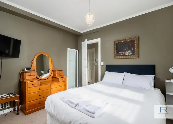 Spacious Mt Eden Apartment