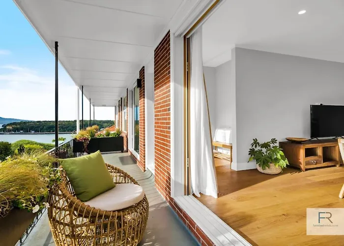 Executive Home On Paritai