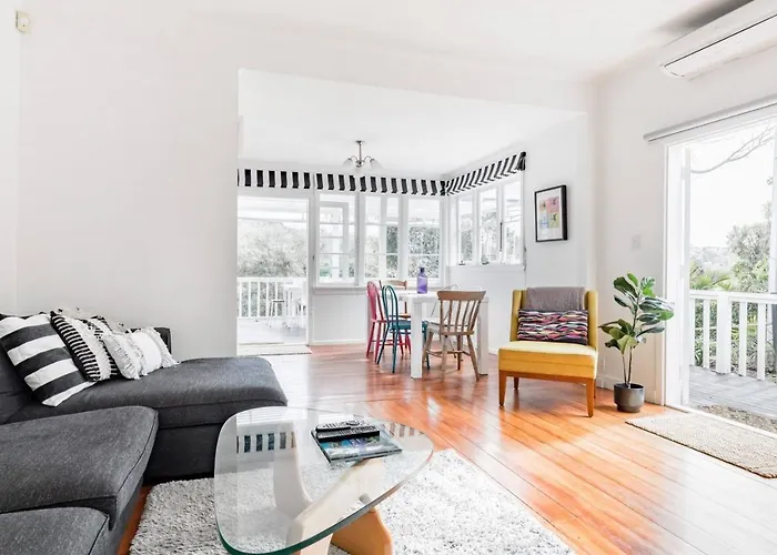 Bright Beachside Cottage