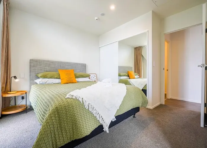 Sophisticated One-Bedroom Hotel Suite In Parnell