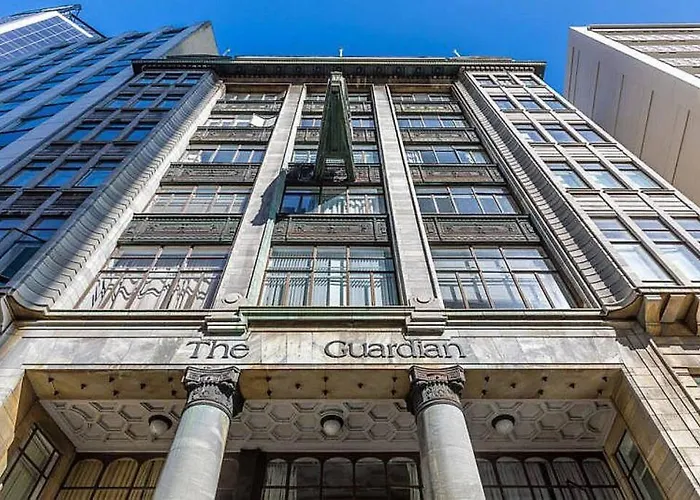 Art Deco Chic On Queen
