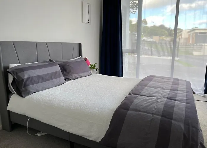 Totara Vale, Free Coffee, Parking And Wifi, Near Glenfield Mall And Highway 18,1