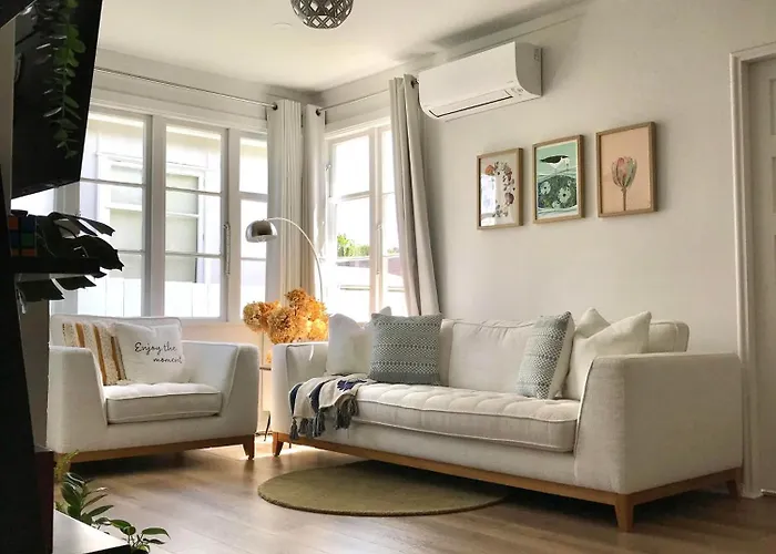 Modern, Recently Renovated, Entirely Private House With Parking