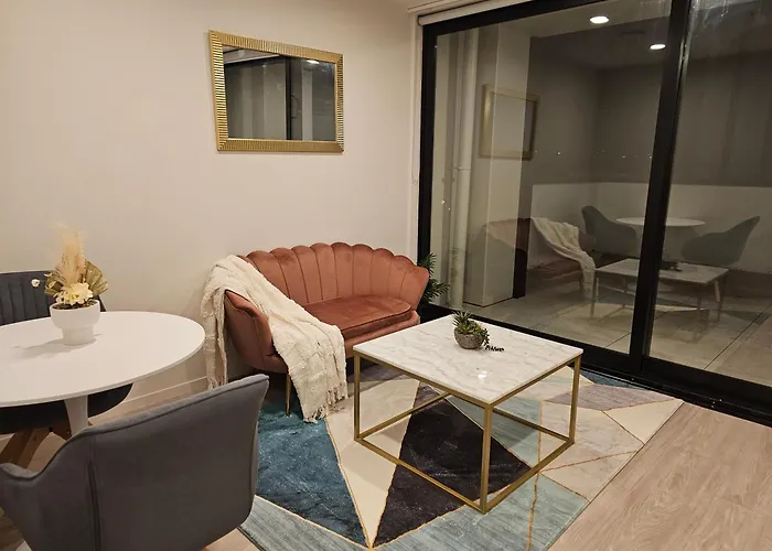 Urban Haven - Spa, Pool And Patio