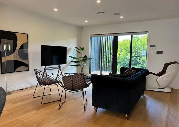 Epsom Tidy House Unit 5