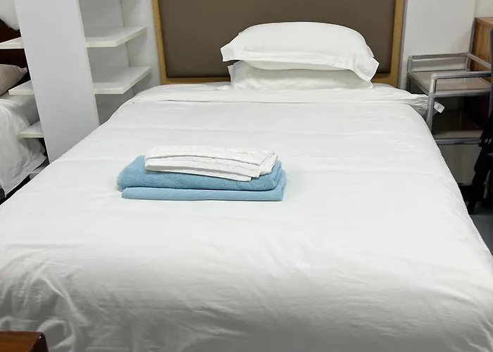 2 Double Beds, 1 Single Bed, 2 Double Sofa Beds In 1 Room, Suite 6, 33 Totara Avenue, New Lynn, Auckland
