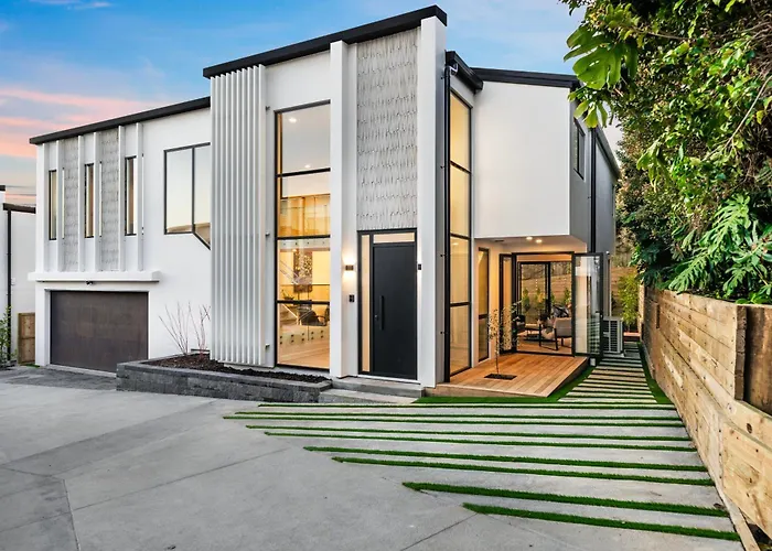 Brand New Luxury Home In Remuera