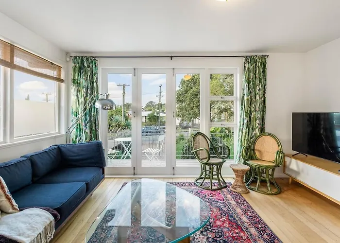 Sunny Mid Century Style Home 3 Bedroom 2 Ba 2 Carparks