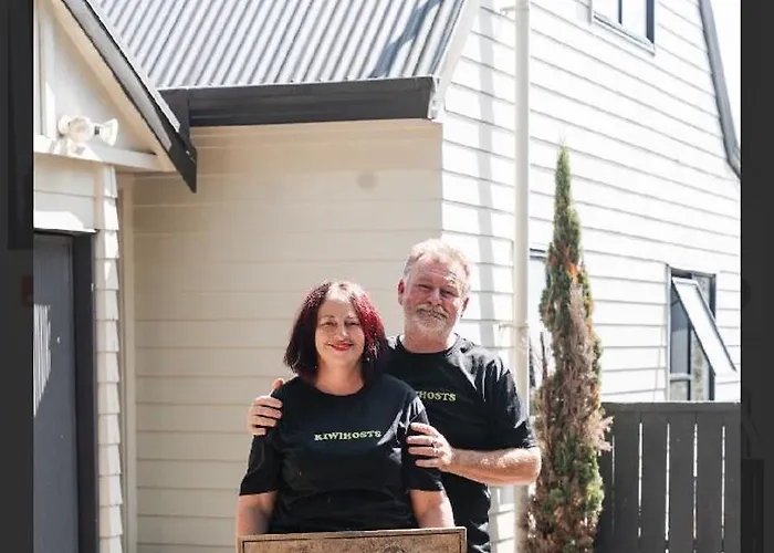 Kiwi Hosts