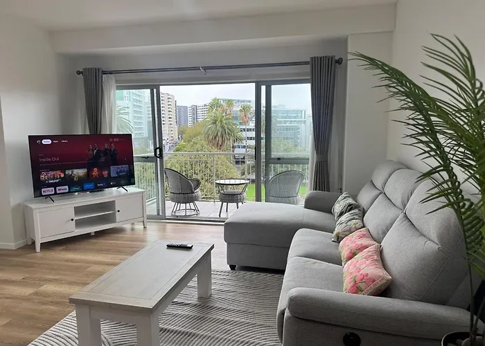 Penthouse Delight 3 Bd 2 Bth Free Carpark, Pool & Tennis Court