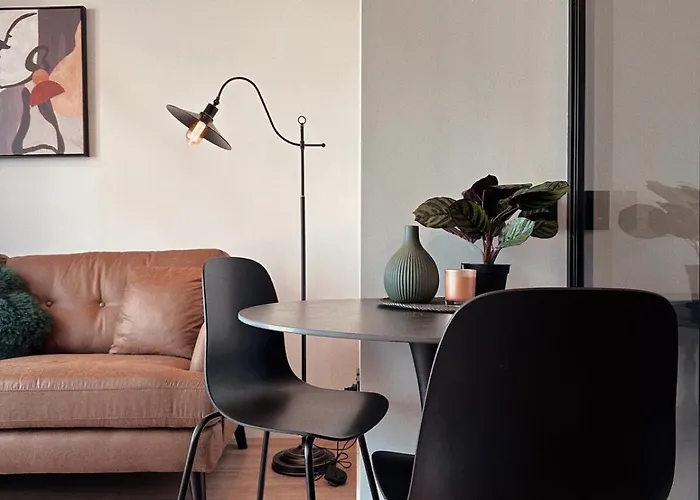 Elegant City Center Stay, Stylish Living