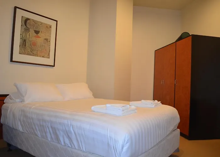 Classic One Bedroom Apartment- Pool And Gym!