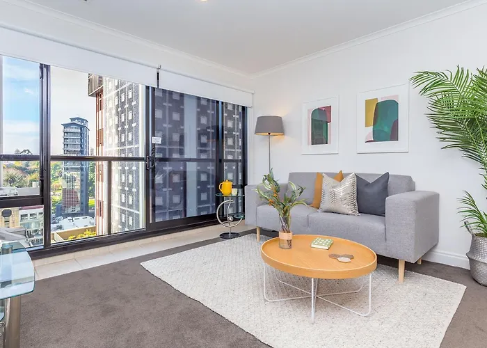 Gorgeous Apartment! Nice Views, Pool And Gym.
