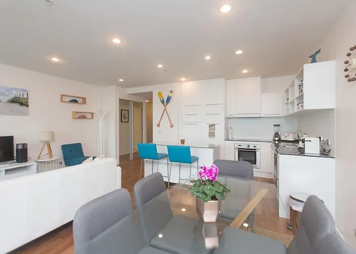 Perfect Location With Harbour Views