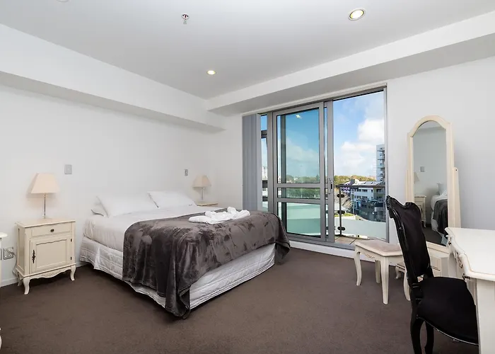 Beautiful Central Home With Balcony Auckland City