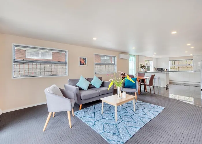 Sunny Side Getaway With Parking And Aircon