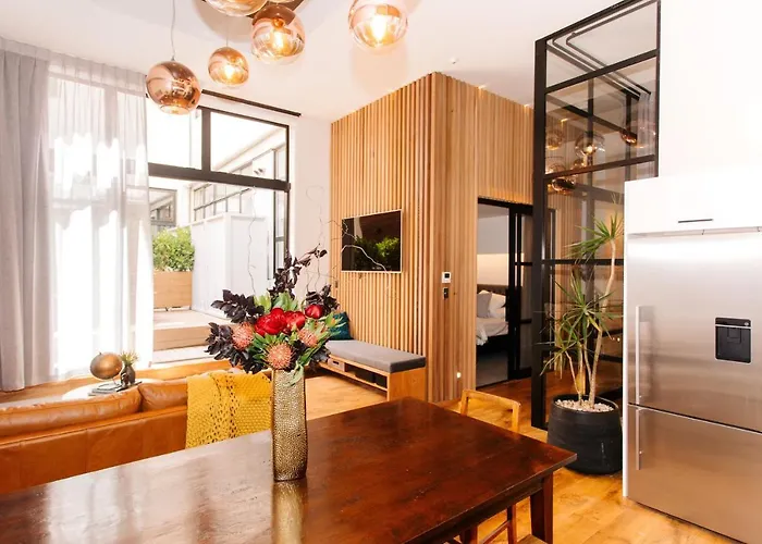Anzac South Loft - 4 Bedrooms & 2 Free Car Parks