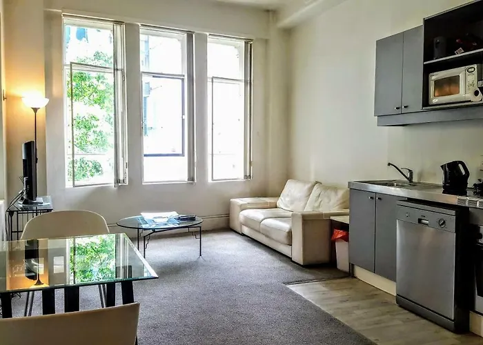 Nyc X Akl A Special Bargain Apt In Queen St