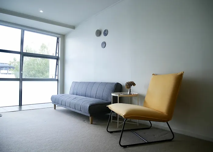 Leafy Street Apartment Central Auckland