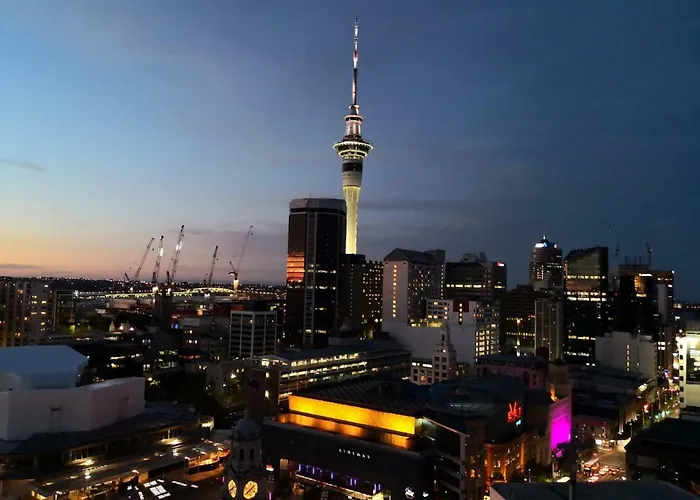 Apartment With Brilliant Views In Auckland Cbd