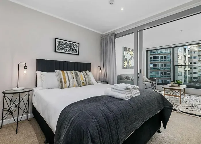 Beautifully Modern Brand New Central Apartment