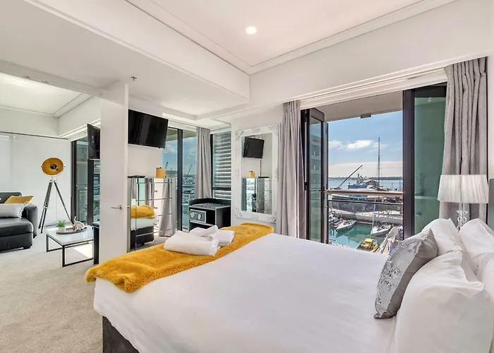 Auckland Viaduct Chic Luxury Waterfront Views!