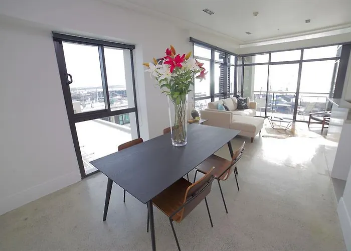 Waterfront Apartment In The Viaduct