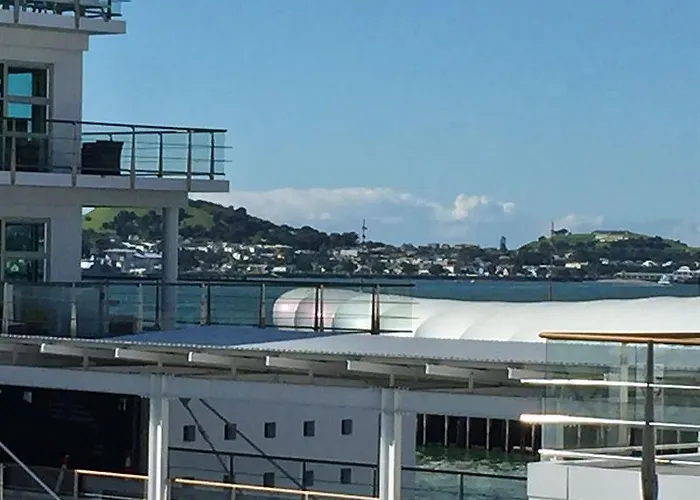Auckland Waterfront Apartment
