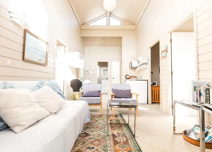 Harbour And Coastal 3 Bedroom Home With Path Views