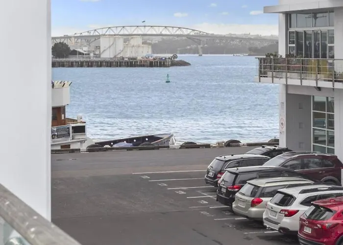 Chic 1 Bedroom Princess Wharf Apartment W/ Ac