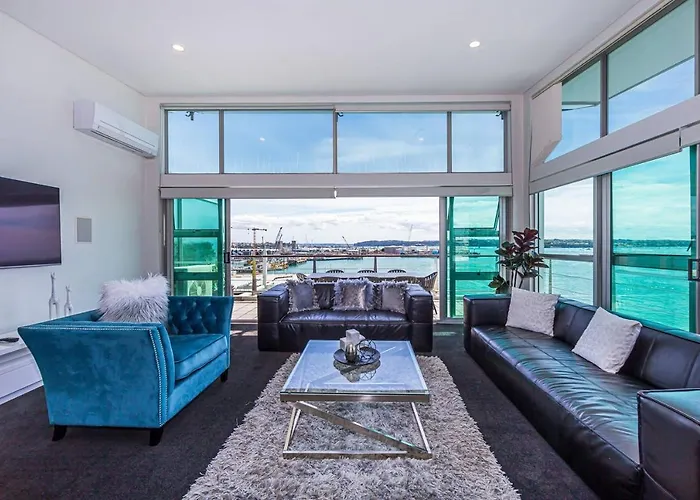 Princes Wharf - Spectacular Harbour View Penthouse