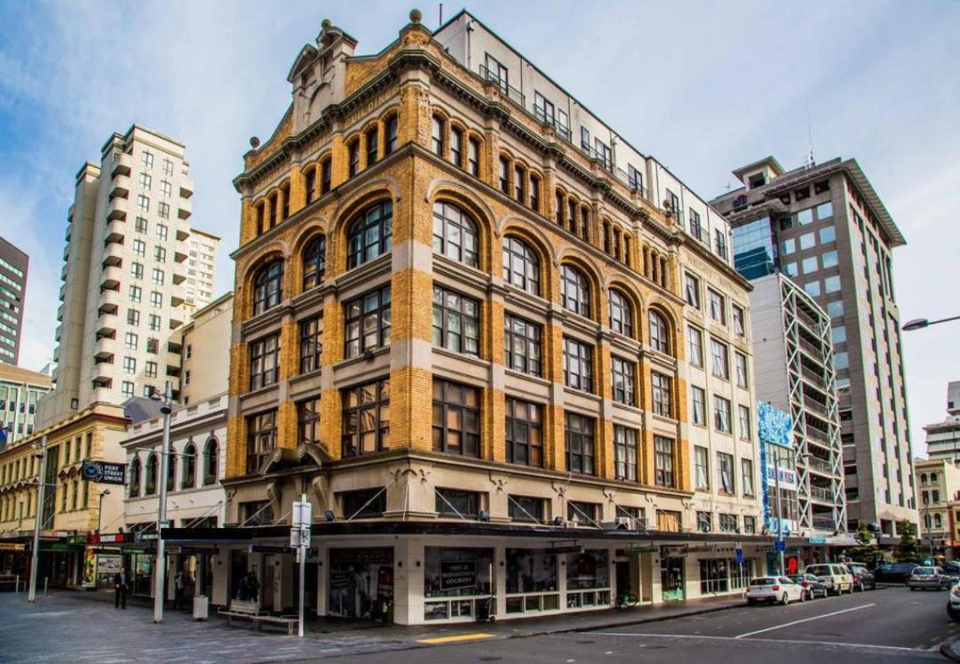 Street Hostel *