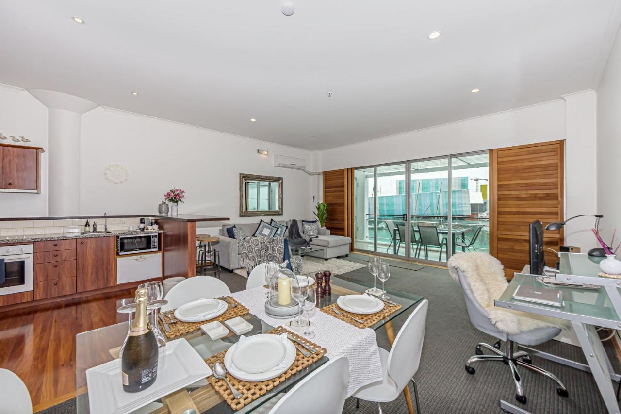 Princes Wharf - Absolute Waterfront & Great Views Apartment *