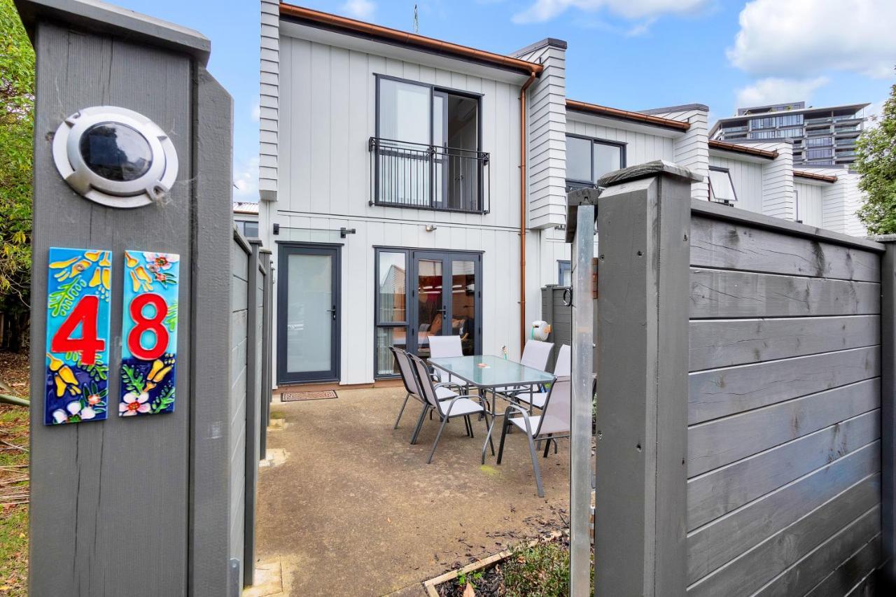 Casa de férias Greenwich Townhouse With Parking And Air-con Auckland