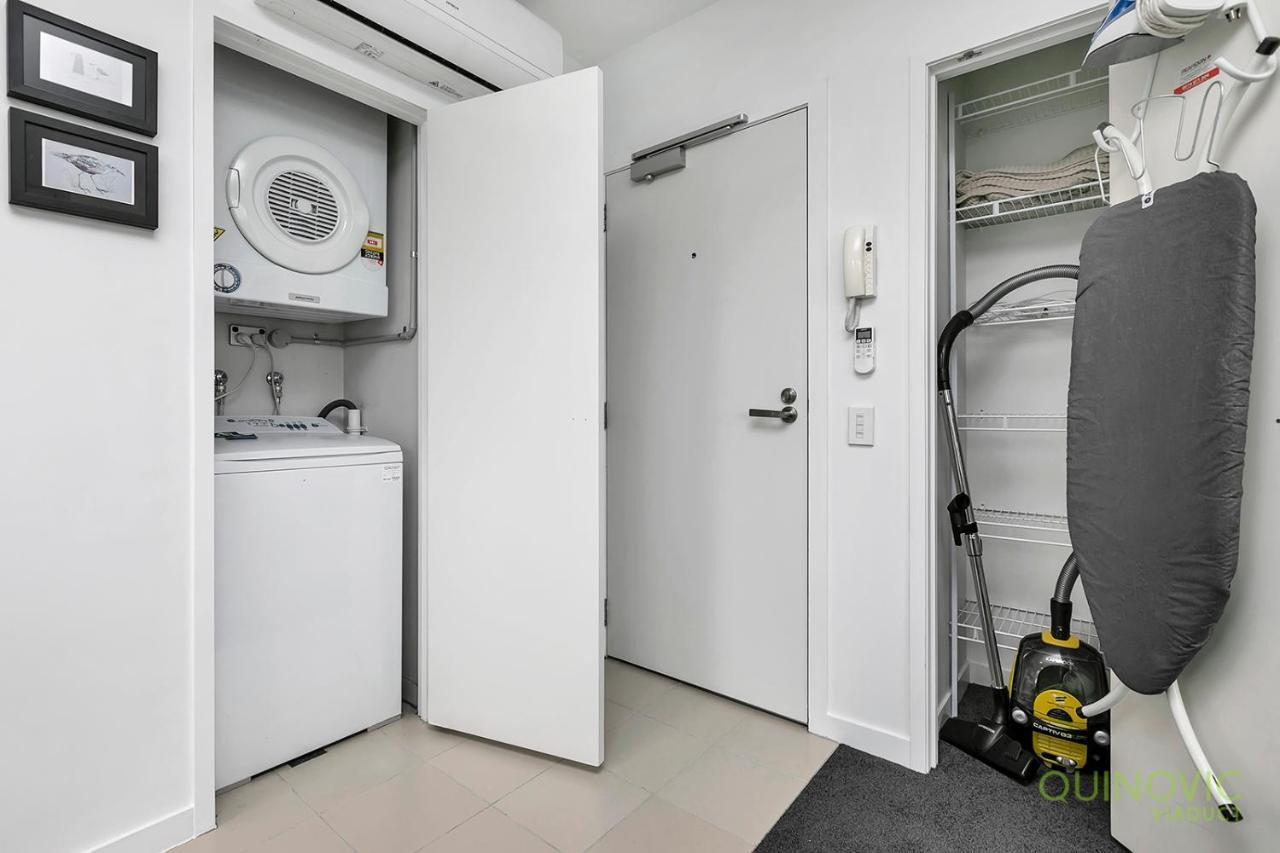 Qv Stylish Viaduct With Carpark Apartment Auckland