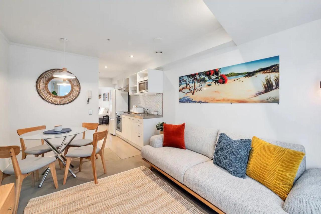 Metro Living Near Skytower And Parking Apartment