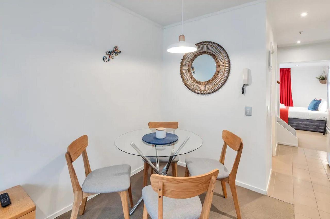 Metro Living Near Skytower And Parking