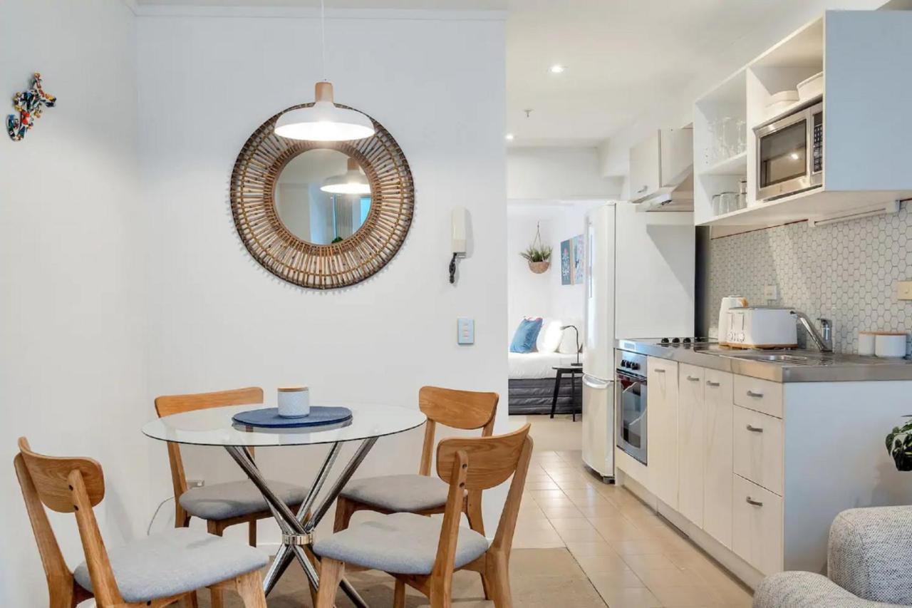 Metro Living Near Skytower And Parking *