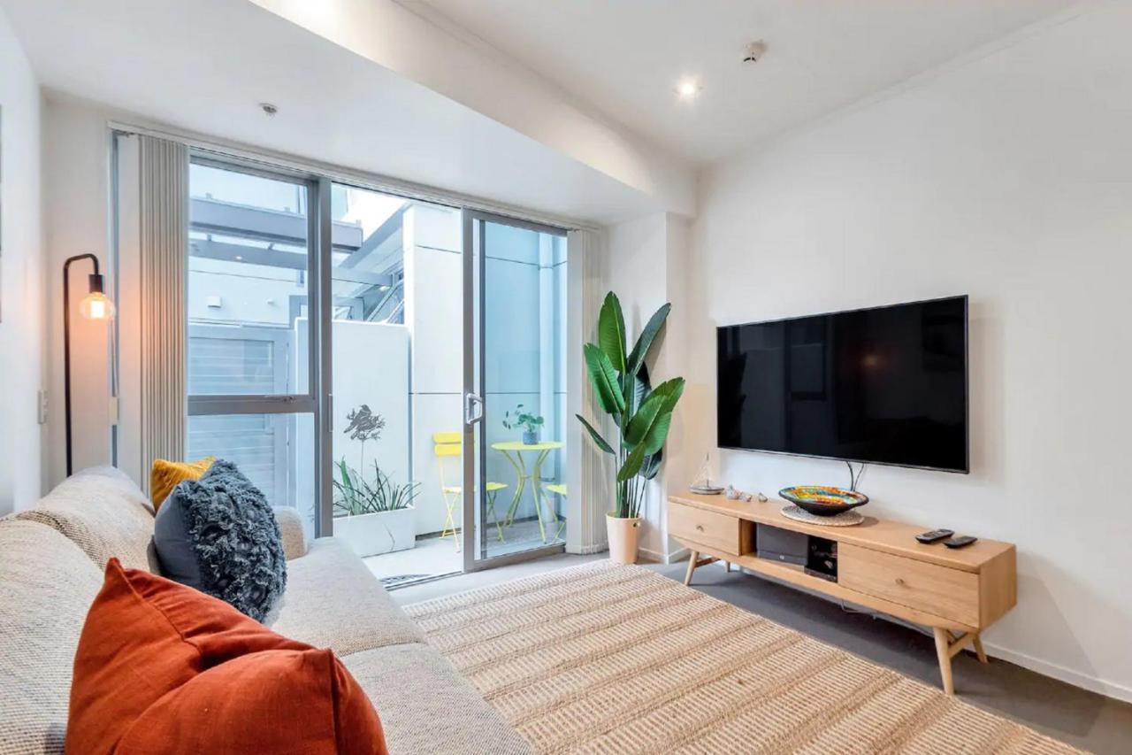 Metro Living Near Skytower And Parking *