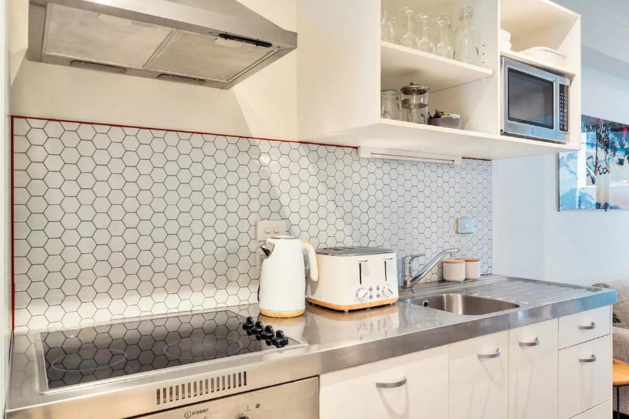 Metro Living Near Skytower And Parking Apartment