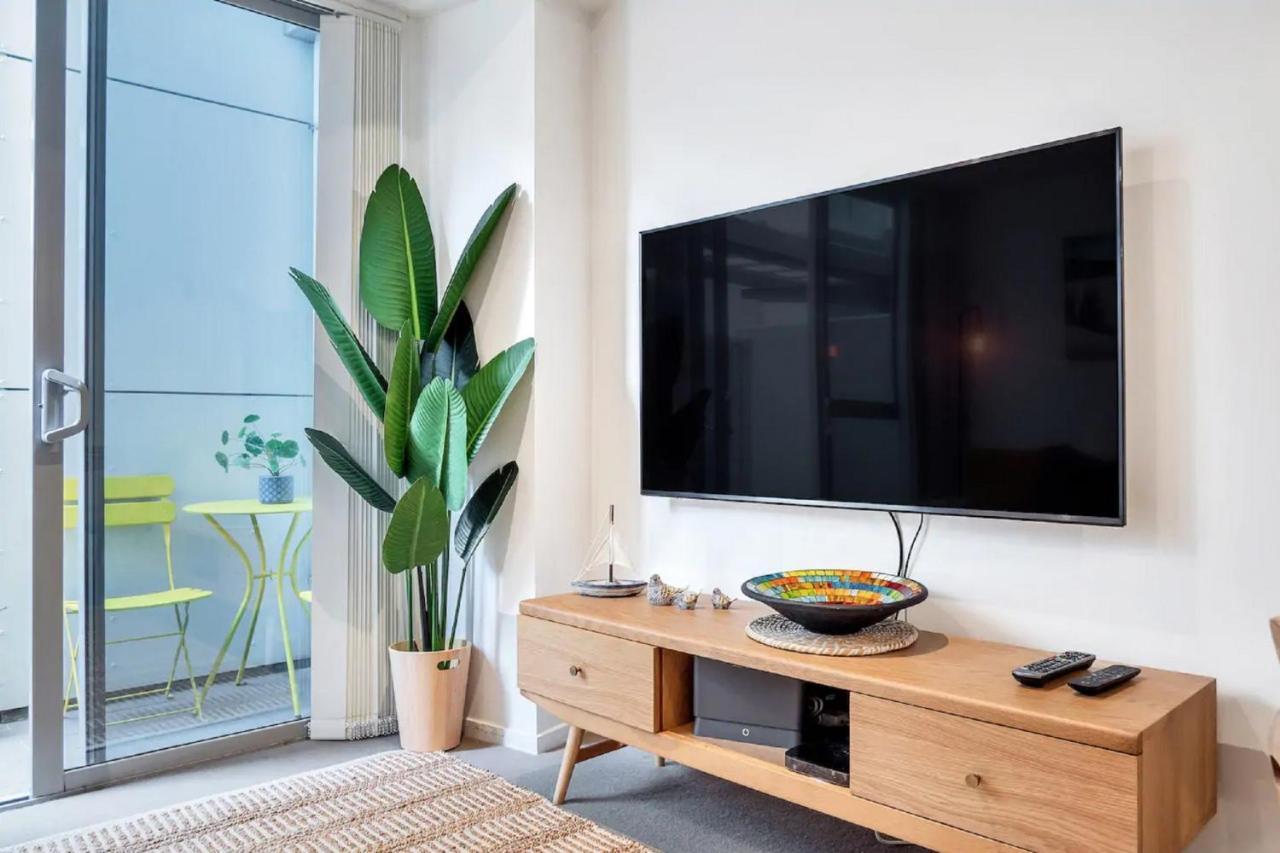 Metro Living Near Skytower And Parking