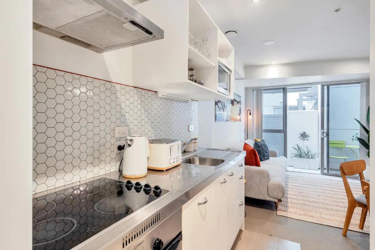 Metro Living Near Skytower And Parking