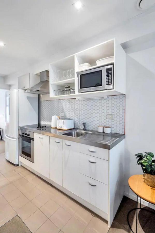 Metro Living Near Skytower And Parking *