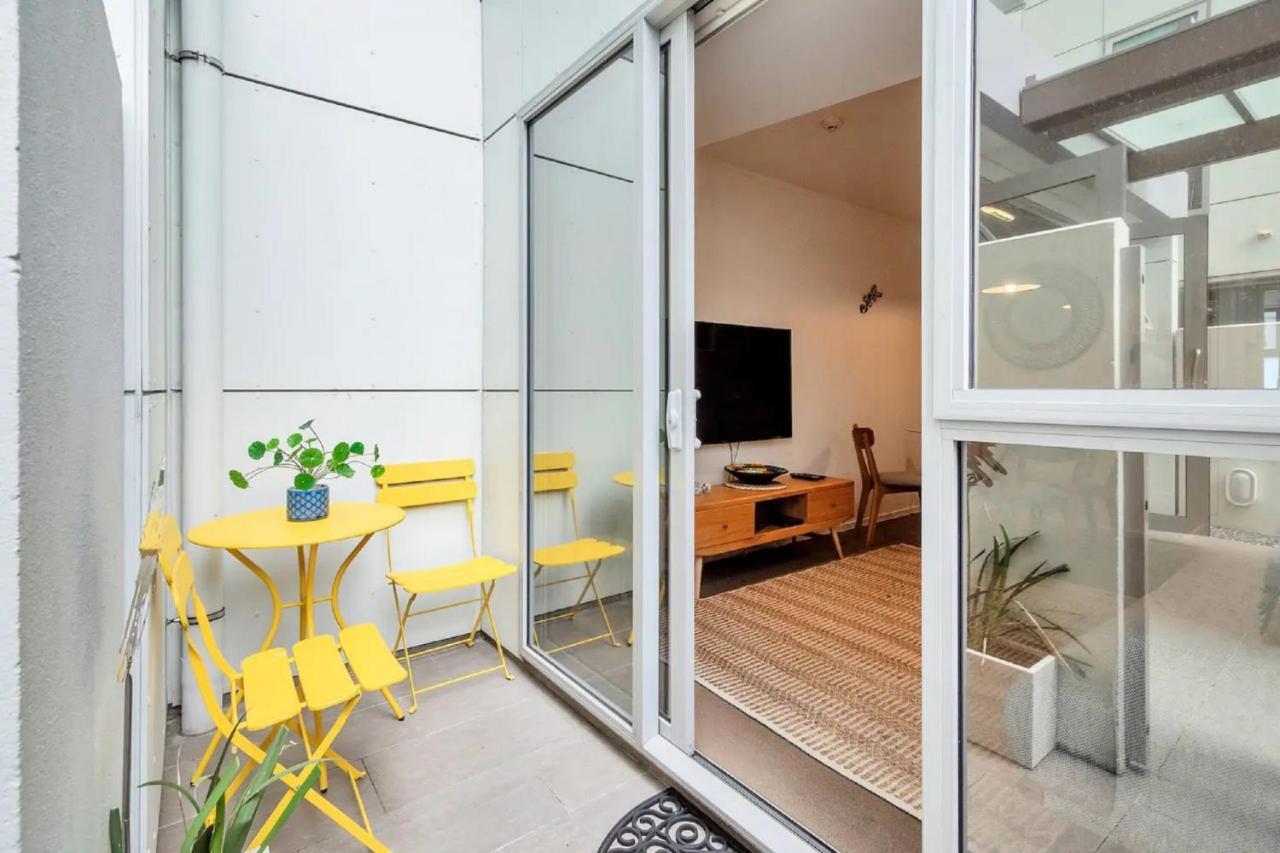 Metro Living Near Skytower And Parking *