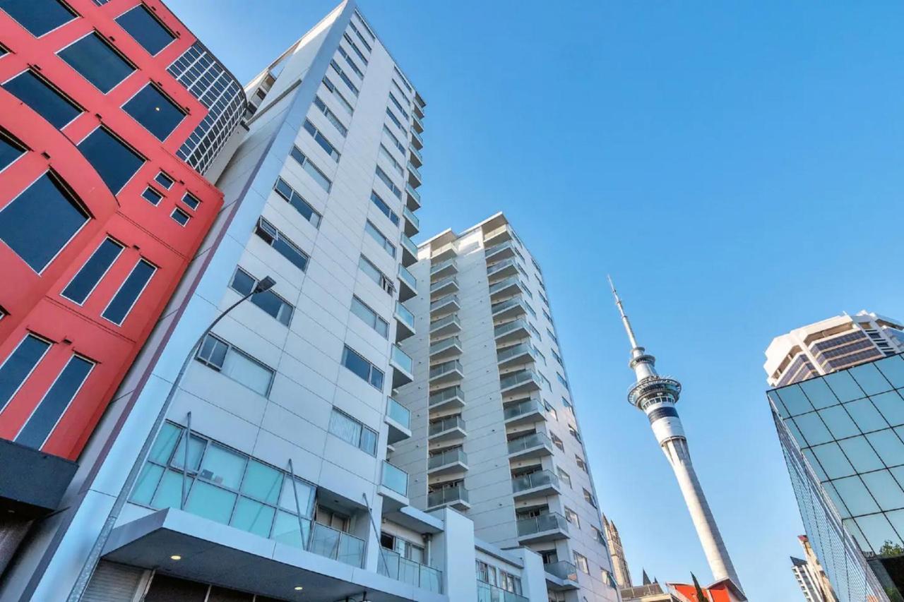 Metro Living Near Skytower And Parking Apartment