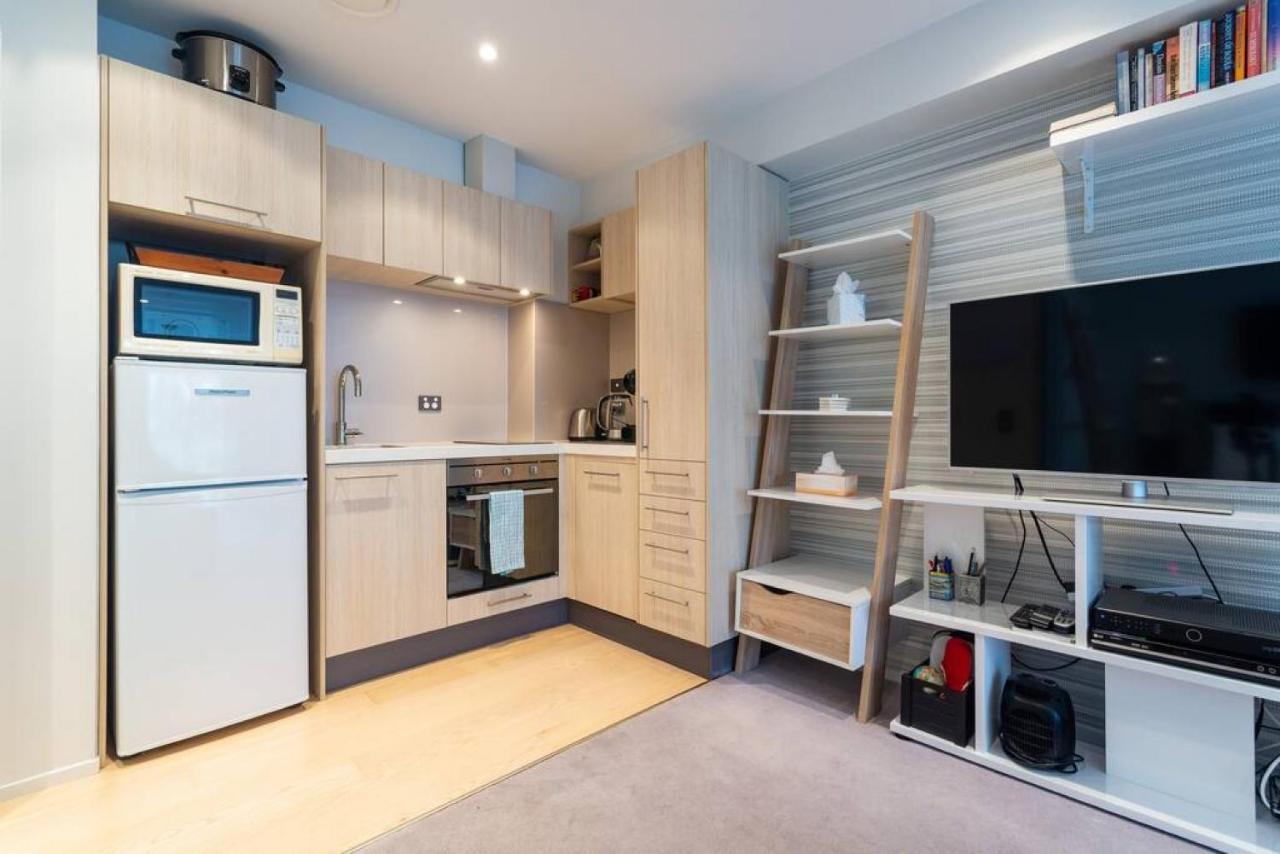 Pristine Inner-city Nest With Carpark * Auckland