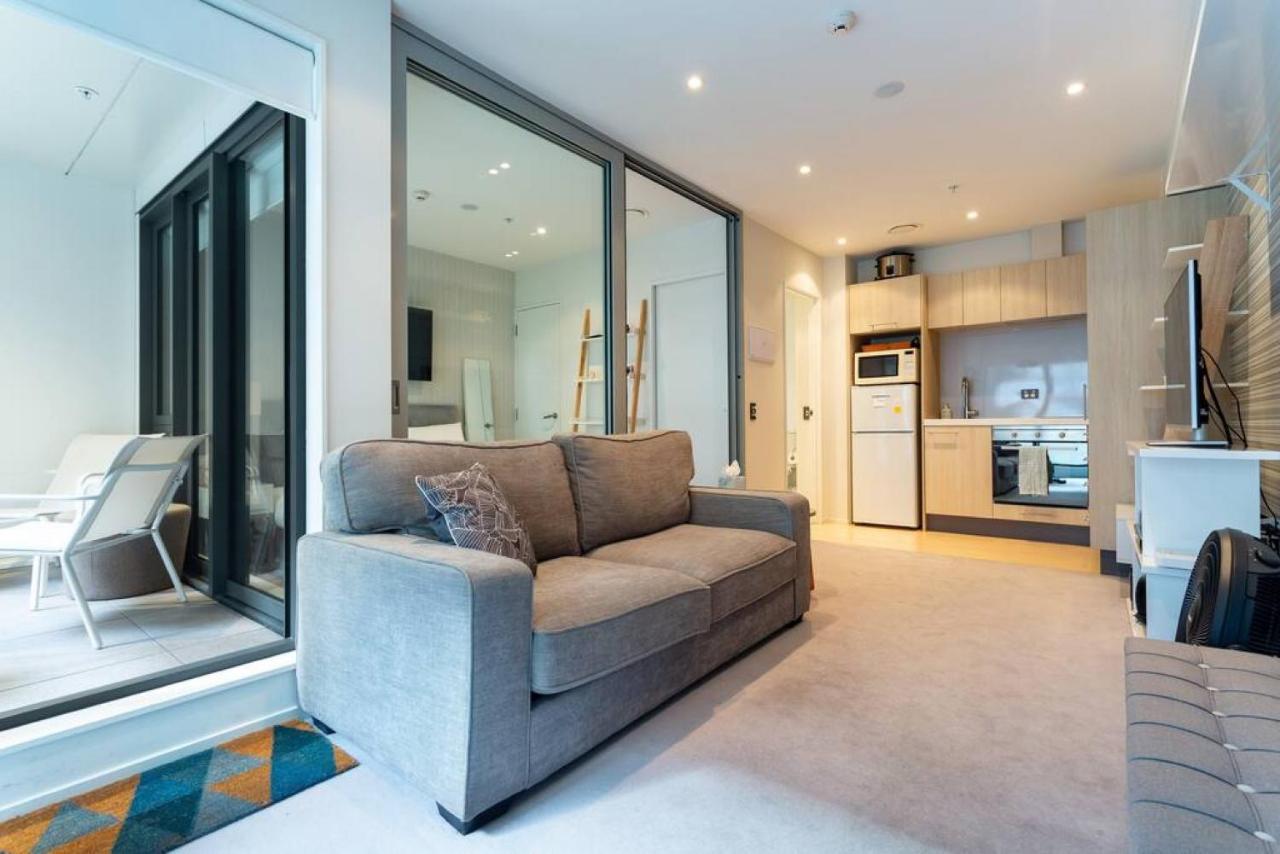 Pristine Inner-city Nest With Carpark Apartment