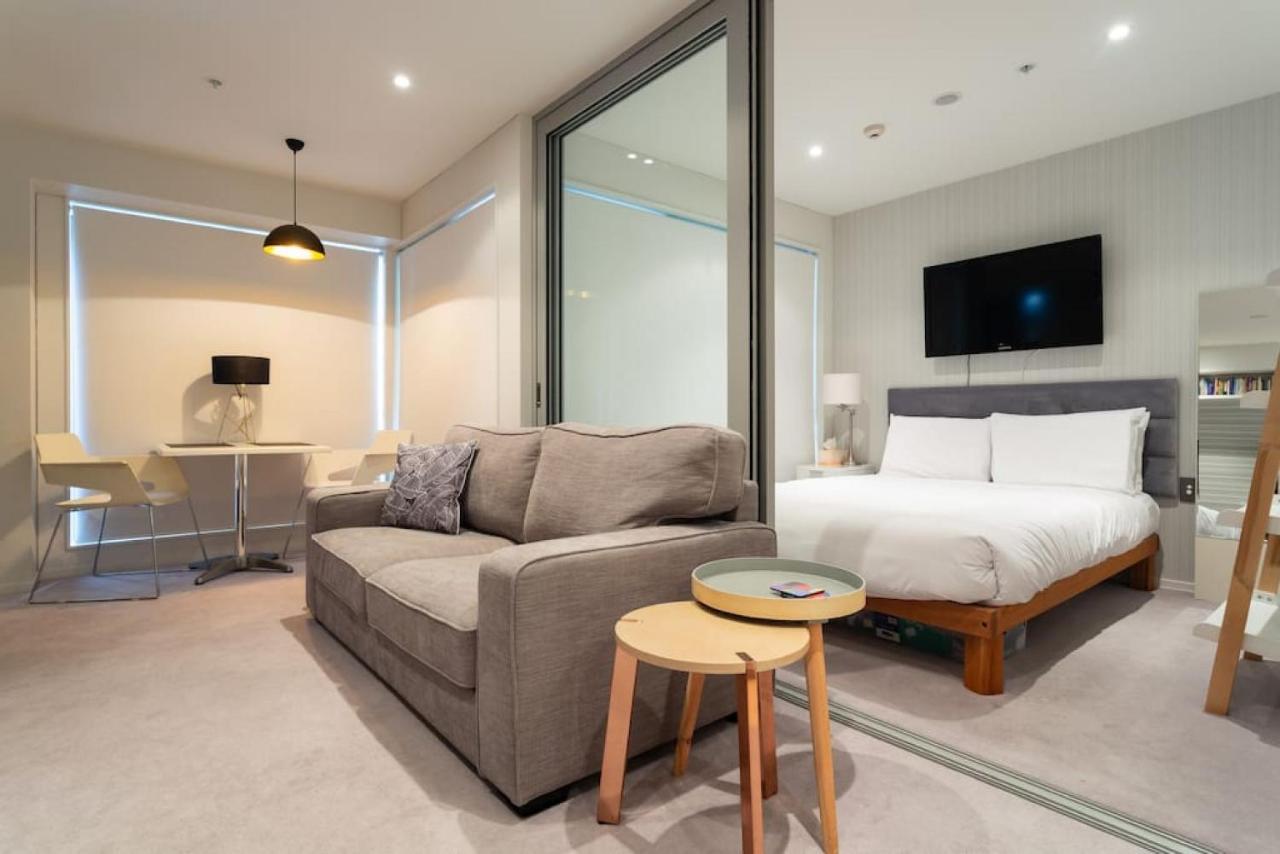 Pristine Inner-city Nest With Carpark *