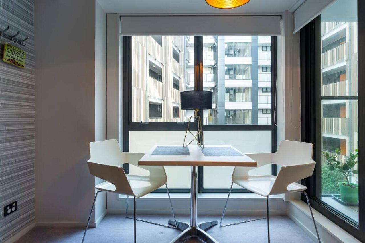 Pristine Inner-city Nest With Carpark Apartment *